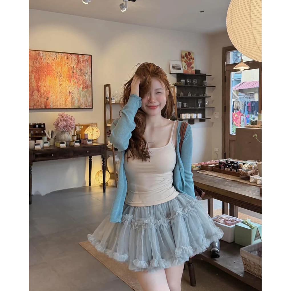 Khám phá Top 10 áo cardigan len mỏng mặc hè thu đẹp năm 2026. Thiết kế nhẹ nhàng, dễ phối đồ, phù hợp đi học, đi làm và dạo phố.