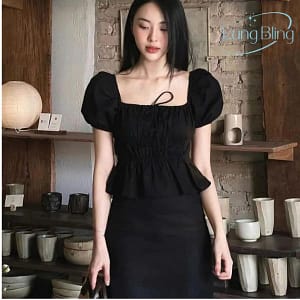 dáng chubby áo đen tay phồng phối chân váy ôm tôn dáng