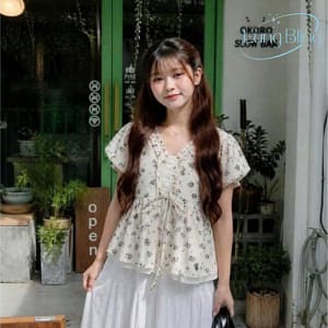 outfit Hàn Quốc nữ áo hoa nhí tay ngắn phối chân váy trắng nhẹ nhàng