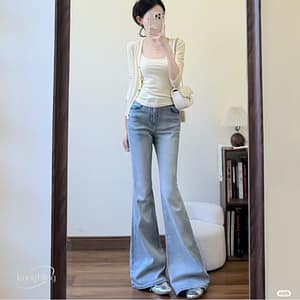Dáng tam giác ngược phối áo cổ V, quần ống loe