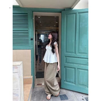 Khám phá Top 10 Áo hai dây nữ dáng babydoll rúm ngực đẹp, nữ tính và trẻ trung. Gợi ý các kiểu áo dễ phối đồ, phù hợp đi chơi, dạo phố và nhiều phong cách thời trang khác nhau.